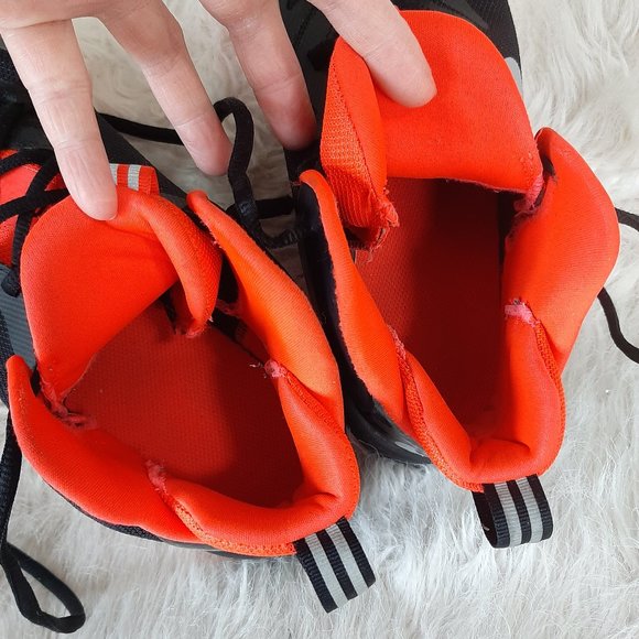 Nike Kid's Youth Black and Orange Training Shoes Siz Y6 - Picture 2 of 8